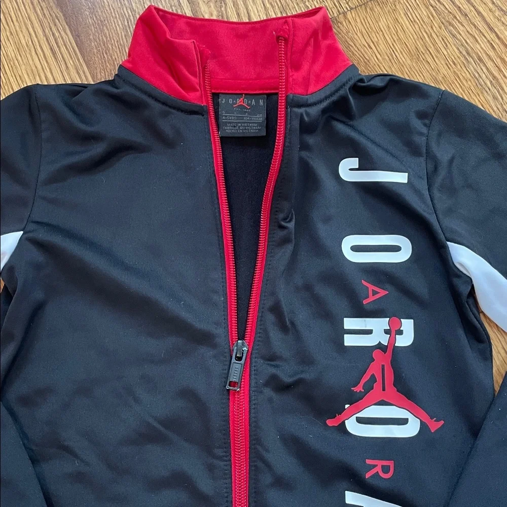 Boy’s Air Jordan Full Zip Up Jacket/Coat. Size 5. Excellent Condition.